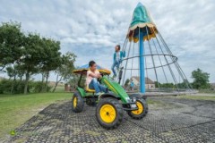 BERG Go-Kart mit XL-Rahmen John Deere Grun mit Dreigangschaltung ab 5 Jahren Карт с рамой XL John Deere Green с тремя передачами от 5 лет