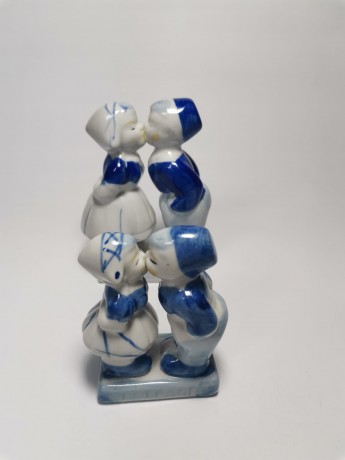Delft Делфтский фарфор Набор коллекционных статуэток "Целующиеся мальчик и девочка"