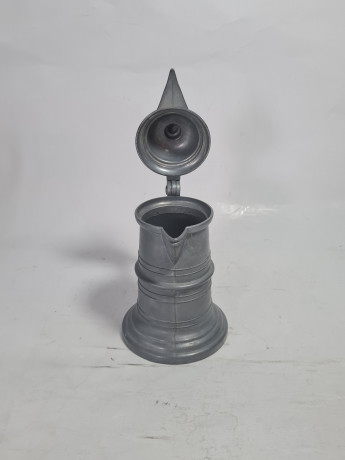 Набор винтажных кувшинов с крышкой в деревенском стиле, традиционное искусство, олово, литье, 2 шт., 17 см и 10 см, Германия, 1990-2000гг.