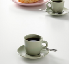 Ikea FARGKLAR Tasse mit Untertasse, mattiert grun, 7 cl, Икеа ФЭРГКЛАР Кофейная чашка 70мл с блюдцем, матовая поверхность цвет зеленый, 4 штуки