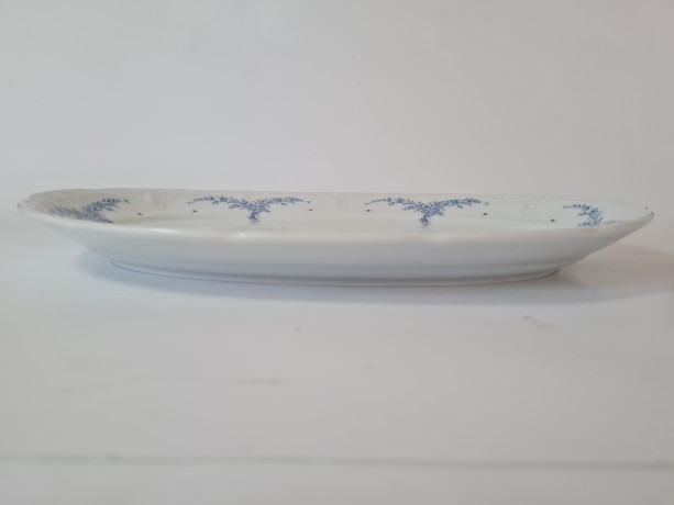 Mitterteich Bavaria Блюдо с фактурным краем и нежными голубыми цветами, 35,5x24x4, Германия, 1950-60гг.