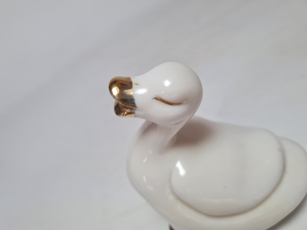 Santa Rufina im Still  Белая фарфоровая фигурка "Гусь с золотым клювом", 7 x 6 см, Германия, 1960-70гг.