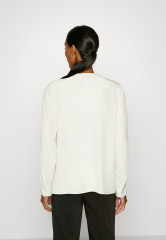 Tommy Hilfiger SOLID V NECK BLOUSE Blouse ecru БЛУЗКА С V-ОБРАЗНЫМ ВЫРЕЗОМ Блузка экрю
