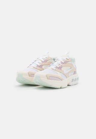 Nike Sportswear ZOOM AIR FIRE Sneaker low pearl white/white/pale ivory/iced lilac/barely green ZOOM AIR FIRE кроссовки женские низкие жемчужно-белый/белый/светлая слоновая кость/бледно-сиреневый/бледно-зеленый