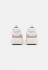 Nike Sportswear ZOOM AIR FIRE Sneaker low pearl white/white/pale ivory/iced lilac/barely green ZOOM AIR FIRE кроссовки женские низкие жемчужно-белый/белый/светлая слоновая кость/бледно-сиреневый/бледно-зеленый