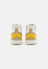 Nike Sportswear BLAZER MID #x27;77 JUMBO UNISEX Sneaker high wheat grass/vivid sulfur/sail/wheat grass/black/team orange BLAZER MID #x27;77 JUMBO UNISEX — Высокие кроссовки женские пырей/яркая сера/парус/пырей/черный/оранжевая команда