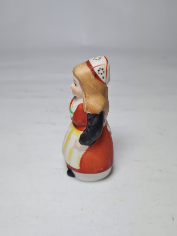 Статуэтка винтажная фарфоровая "Девушка в разноцветном платье", 8 x 3,5 см, Корея, 1960-70гг.