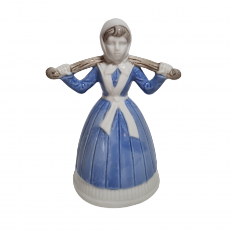 Статуэтка винтажная Lladro "Женщина с коромыслом", фарфор, 13 x 9 см, Испания, 1960-70гг.