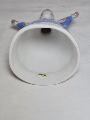 Статуэтка винтажная Lladro "Женщина с коромыслом", фарфор, 13 x 9 см, Испания, 1960-70гг.