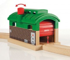 BRIO Lokschuppen mit Tor Локомотивное депо с воротами