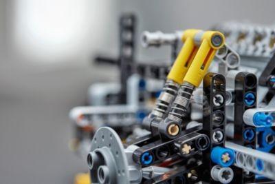 LEGO LEGO Technic 42083 Bugatti Chiron LEGO Technic 42083 Бугатти Хирон