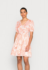Tommy Hilfiger VOILE PRINTED KNEE DRESS Day dress pineapple island/sunset peach ПЛАТЬЕ ДО КОЛЕНА С ПРИНТОМ Повседневное платье ананасовый остров/персиковый закат