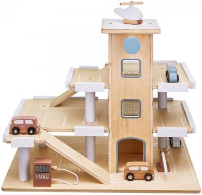 mamabrum Holzparkplatz mit 3 Ebenen und Hubschrauberlandeplatz Деревянная трехуровневая парковка с вертолетной площадкой.