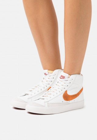 Nike Sportswear BLAZER MID ?77 Sneaker low summit white/hot curry mars/stone phantom BLAZER MID ?77 кроссовки женские низкие Вершина Уайт/горячее карри Марс/каменный фантом
