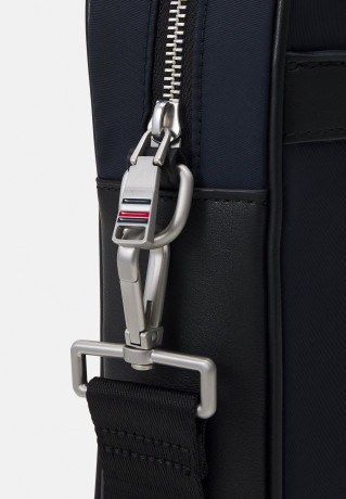 Tommy Hilfiger CENTRAL REPREVE COMPUTER BAG UNISEX Briefcase space blue CENTRAL REPREVE КОМПЬЮТЕРНАЯ СУМКА УНИСЕКС Портфель космический синий