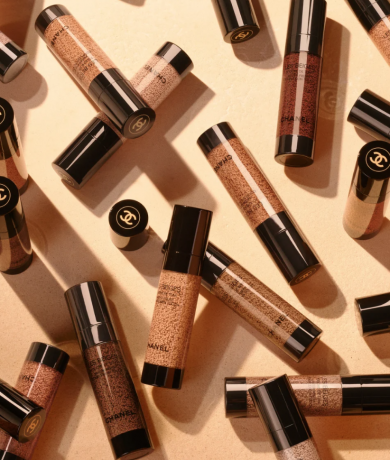 CHANEL Тональная основа Les beiges TOUCHE DE TEINT с микрокапсулами с высококонцентрированными пигментами, оттенок BD01 очень светлый розовый подтон, 30 мл, эксклюзивный ограниченный выпуск 2025