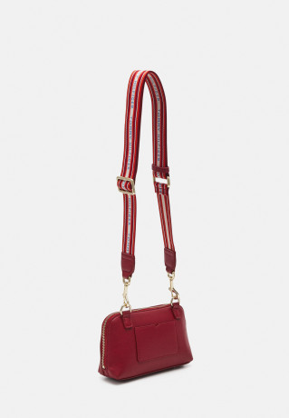 Tommy Hilfiger LIFE CROSSOVER Across body bag regatta red LIFE CROSSOVER Сумка через плечо регата красный