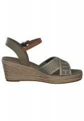 Tommy Hilfiger ESSENTIAL  Trainers kaki ESSENTIAL Кроссовки хаки