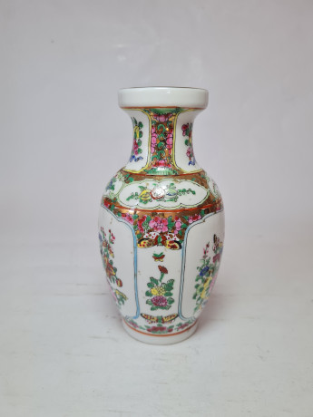 Ваза винтажная, белый фарфор с разноцветным рисунком птиц и цветов, 16 x 7 см, Китай, 1960-70гг.