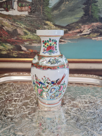 Ваза винтажная, белый фарфор с разноцветным рисунком птиц и цветов, 16 x 7 см, Китай, 1960-70гг.