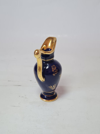 Ваза винтажная Limoges France, темно-синий фарфор с золотым декором "Влюбленная пара", 9,5 x 6,5 см, Франция, 1960-70гг.