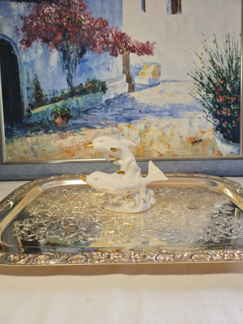 Белая фарфоровая фигурка с позолотой "Два дельфина" 11 x 13 см, Италия, 1970-80гг.