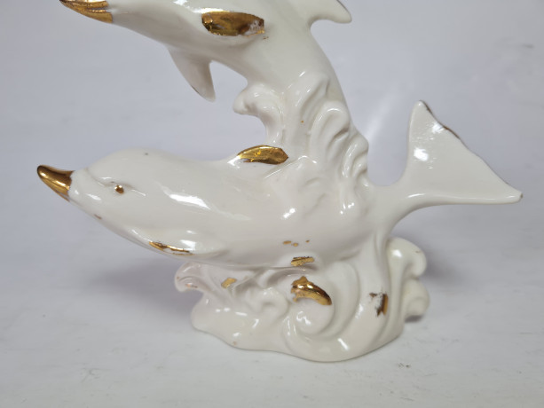 Белая фарфоровая фигурка с позолотой "Два дельфина" 11 x 13 см, Италия, 1970-80гг.