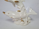 Белая фарфоровая фигурка с позолотой "Два дельфина" 11 x 13 см, Италия, 1970-80гг.