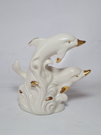 Белая фарфоровая фигурка с позолотой "Два дельфина" 11 x 13 см, Италия, 1970-80гг.