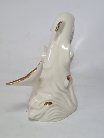 Белая фарфоровая фигурка с позолотой "Два дельфина" 11 x 13 см, Италия, 1970-80гг.