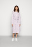 Tommy Hilfiger MIDI SHIRT DRESS  Shirt dress posh/royal berry ПЛАТЬЕ-РУБАШКА МИДИ Платье-рубашка шикарный / королевская ягода