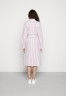 Tommy Hilfiger MIDI SHIRT DRESS  Shirt dress posh/royal berry ПЛАТЬЕ-РУБАШКА МИДИ Платье-рубашка шикарный / королевская ягода