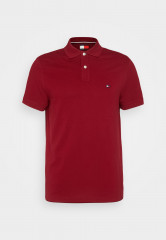 Tommy Hilfiger TOMMY HILFIGER X SHAWN MENDES POLO UNISEX Polo shirt rouge TOMMY HILFIGER X SHAWN MENDES POLO UNISEX Рубашка поло румяна