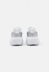 Nike Sportswear AIR MAX VERONA Sneaker low white/metallic silver AIR MAX VERONA Низкие кроссовки женские белый/серебристый металлик