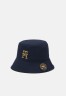 Tommy Hilfiger NEW PREP BADGE BUCKET UNISEX Hat space blue NEW PREP BADGE BUCKET UNISEX Головной убор космический синий