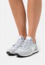 Nike Sportswear INTERNATIONALIST Sneaker low wolf grey/white/pure platinum/black INTERNATIONALIST Низкие кроссовки женские волчий серый/белый/чистая платина/черный