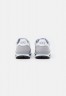 Nike Sportswear INTERNATIONALIST Sneaker low wolf grey/white/pure platinum/black INTERNATIONALIST Низкие кроссовки женские волчий серый/белый/чистая платина/черный