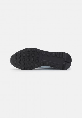 Nike Sportswear INTERNATIONALIST Sneaker low wolf grey/white/pure platinum/black INTERNATIONALIST Низкие кроссовки женские волчий серый/белый/чистая платина/черный
