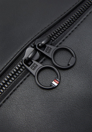 Tommy Hilfiger DUFFLE UNISEX Weekend bag black DUFFLE UNISEX сумка для выходных черный