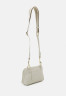 Tommy Hilfiger LIFE CROSSOVER Across body bag feather white LIFE CROSSOVER Сумка через плечо перо белое