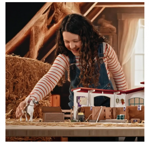 Schleich Horse Club 42639 Игровой набор конюшня с лошадьми Schleich Horse Club, 179 деталей, фигурки и манеж, для детей 5-12 лет