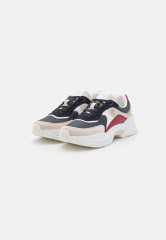 Tommy Hilfiger CHUNKY EMBOSSED RUNNER Trainers space blue CHUNKY EMBOSSED RUNNER Кроссовки космический синий