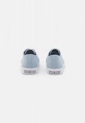 Tommy Hilfiger ESSENTIAL  Trainers breezy blue ESSENTIAL Кроссовки свежий синий