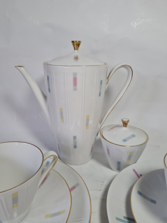 Набор посуды для чая винтажный Winterling Roslau Bavaria, белый фарфоровый с разноцветным узором и позолотой: чайник, сахарница, чайное трио 2 шт, Германия, 1960-70гг.