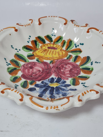 Тарелка винтажная декоративная Graf.E.DIP., Amano с яркими крупными цветами и фигурным краем, керамика, 19 см, Италия, 1960-70гг.