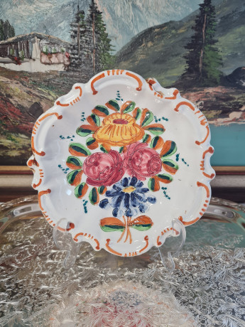 Тарелка винтажная декоративная Graf.E.DIP., Amano с яркими крупными цветами и фигурным краем, керамика, 19 см, Италия, 1960-70гг.