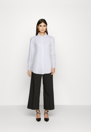 Tommy Hilfiger MONOGRAM REGULAR Button-down blouse optic white MONOGRAM REGULAR Блузка на пуговицах оптический белый