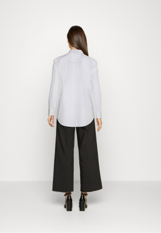 Tommy Hilfiger MONOGRAM REGULAR Button-down blouse optic white MONOGRAM REGULAR Блузка на пуговицах оптический белый