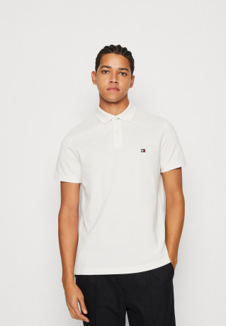 Tommy Hilfiger TOMMY HILFIGER X SHAWN MENDES POLO UNISEX Polo shirt weathered white TOMMY HILFIGER X SHAWN MENDES POLO UNISEX Рубашка поло выветрившийся белый
