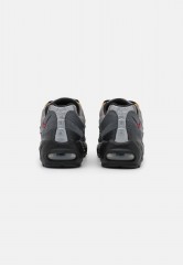 Nike Sportswear AIR MAX 95 Sneaker low light charcoal/university red/black AIR MAX 95 низкие кроссовки женские светло-угольный/университетский красный/черный